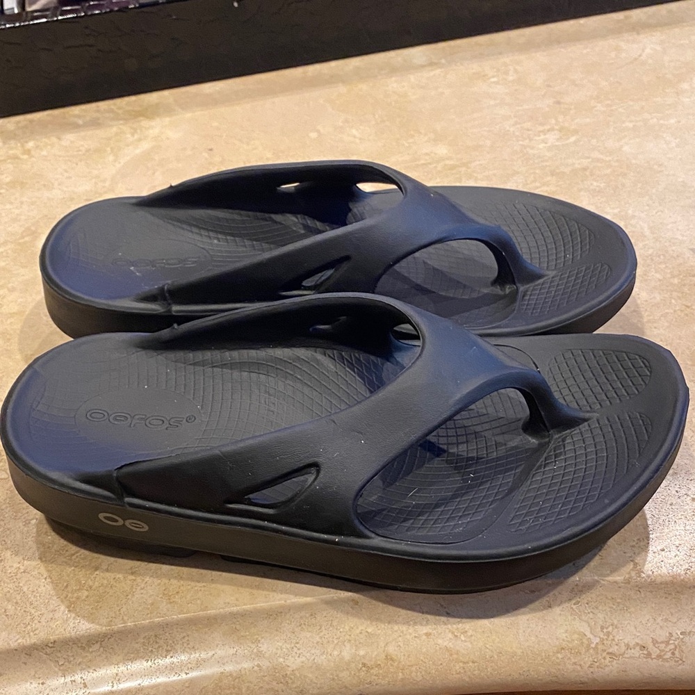 OOFOS Black Women's Sandals